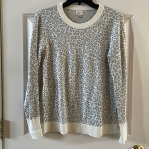 A New Day Long Sleeve Animal Print Pullover Medium Sweater in Grey and White
